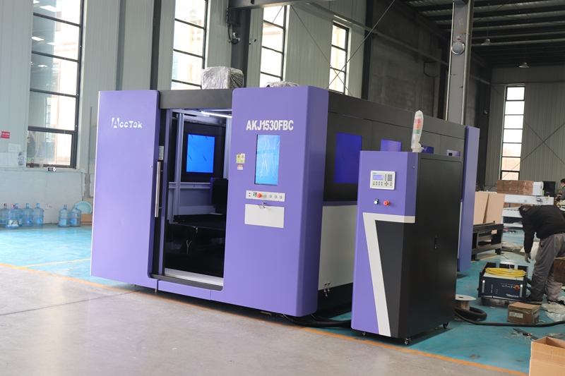 Industrial 3015 6000 watt Fibe - Industrial Fiber Laser Cutting Machine reseña y precio