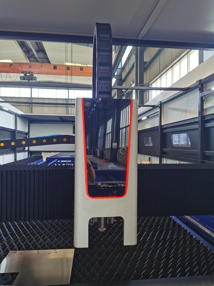 Fully Enclosed CNC Fiber Laser - Industrial Fiber Laser Cutting Machine reseña y precio